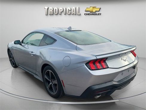 Used 2024 Ford Mustang Premium image 3