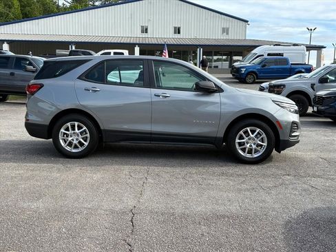 Used 2023 Chevrolet Equinox LS AWD/4WD image 3