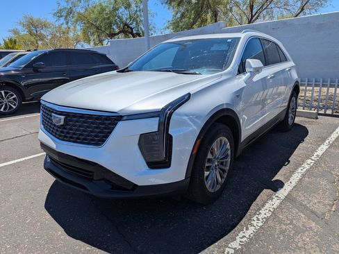 Used 2024 Cadillac XT4 Premium Luxury w/ Active Safety Package FWD image 2