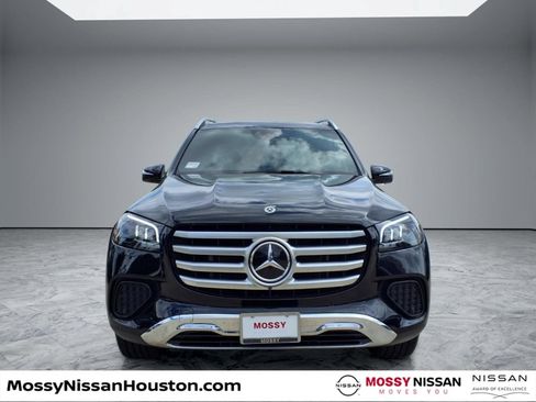 Used 2025 Mercedes-Benz GLS 450 4MATIC image 3