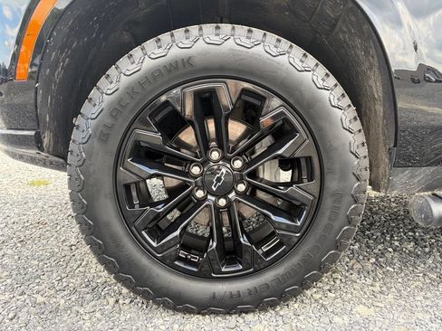 Used 2026 Chevrolet Suburban Z71 w/ Comfort Package AWD/4WD image 6