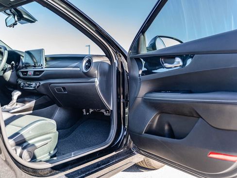 Used 2023 Kia Forte GT-Line image 12