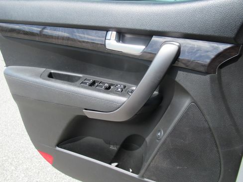 Used 2014 Kia Sorento LX AWD/4WD image 18