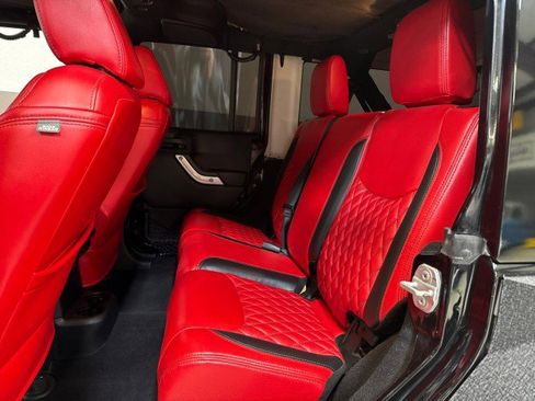 Used 2015 Jeep Wrangler Unlimited Rubicon image 33