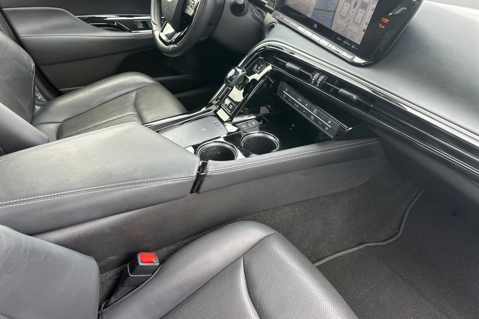 Used 2021 Toyota Mirai RWD image 19