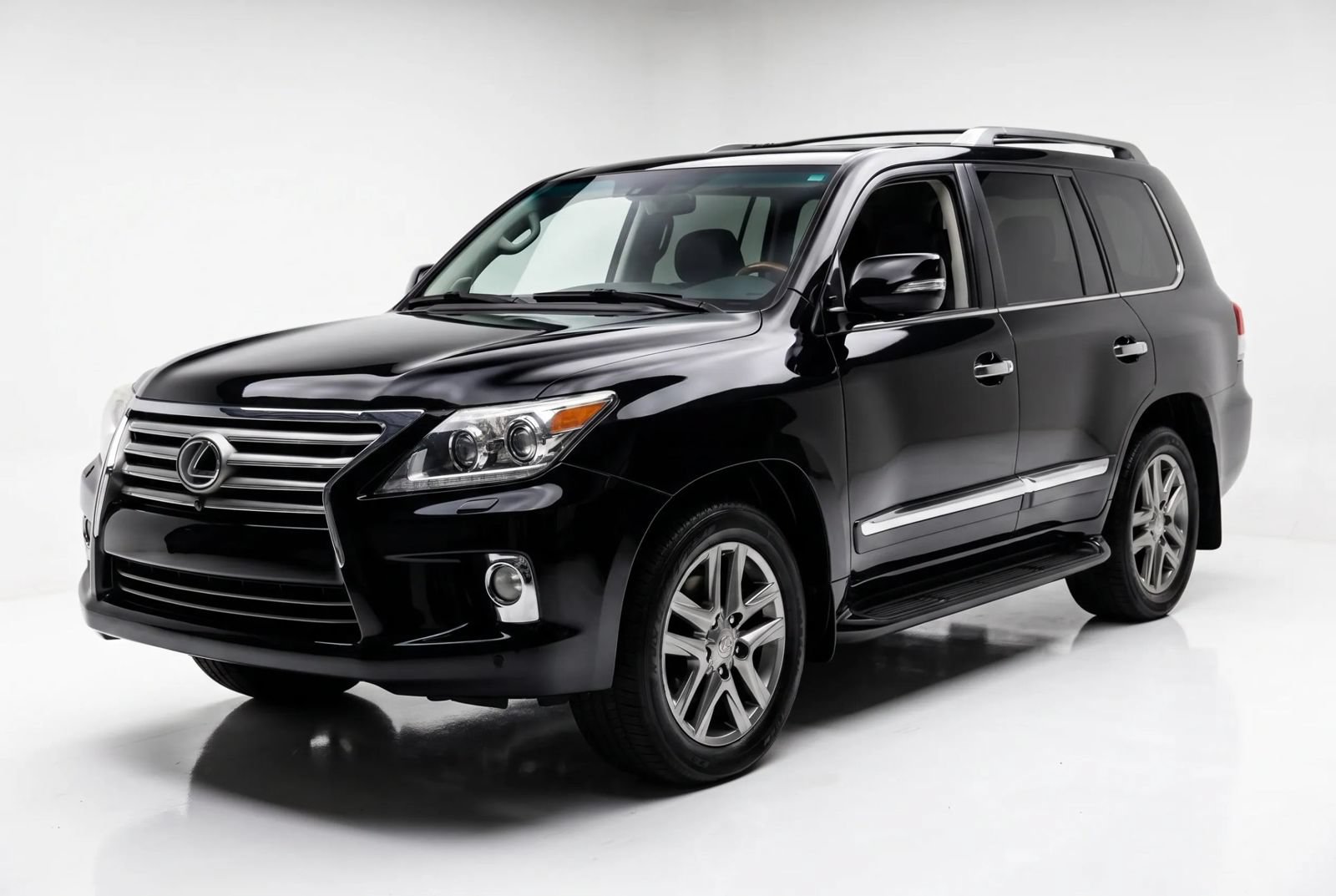 Used 2013 Lexus LX 570 4WD w/ Luxury Pkg image 10
