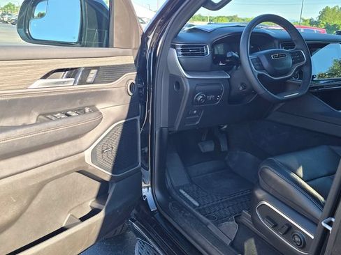 Used 2024 Jeep Wagoneer Series III AWD/4WD image 9