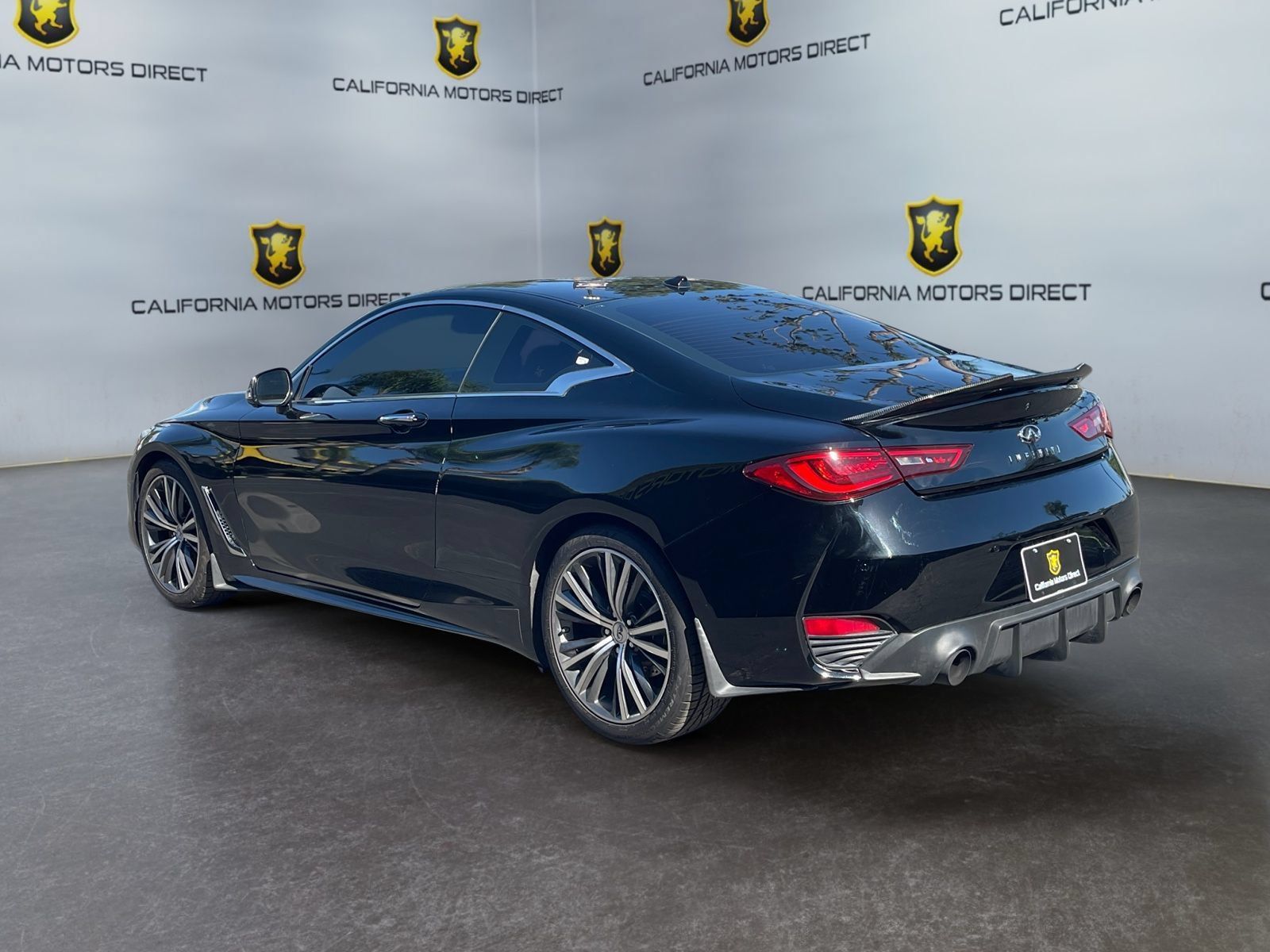 Used 2017 INFINITI Q60 3.0t w/ Premium Plus Package 3.0T RWD image 3