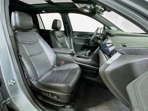 Used 2023 Cadillac XT6 Premium Luxury image 29