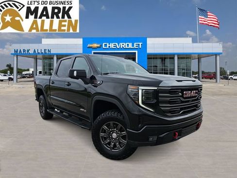 Used 2024 GMC Sierra 1500 AT4 w/ Technology Package AWD/4WD image 1