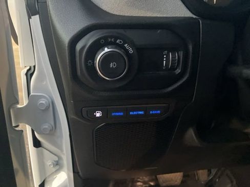 Used 2024 Jeep Wrangler Unlimited image 14