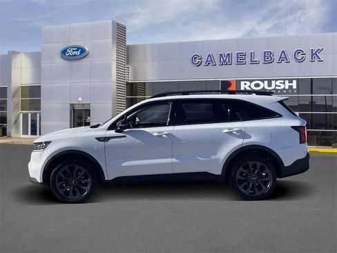 Used 2021 Kia Sorento SX Prestige image 2