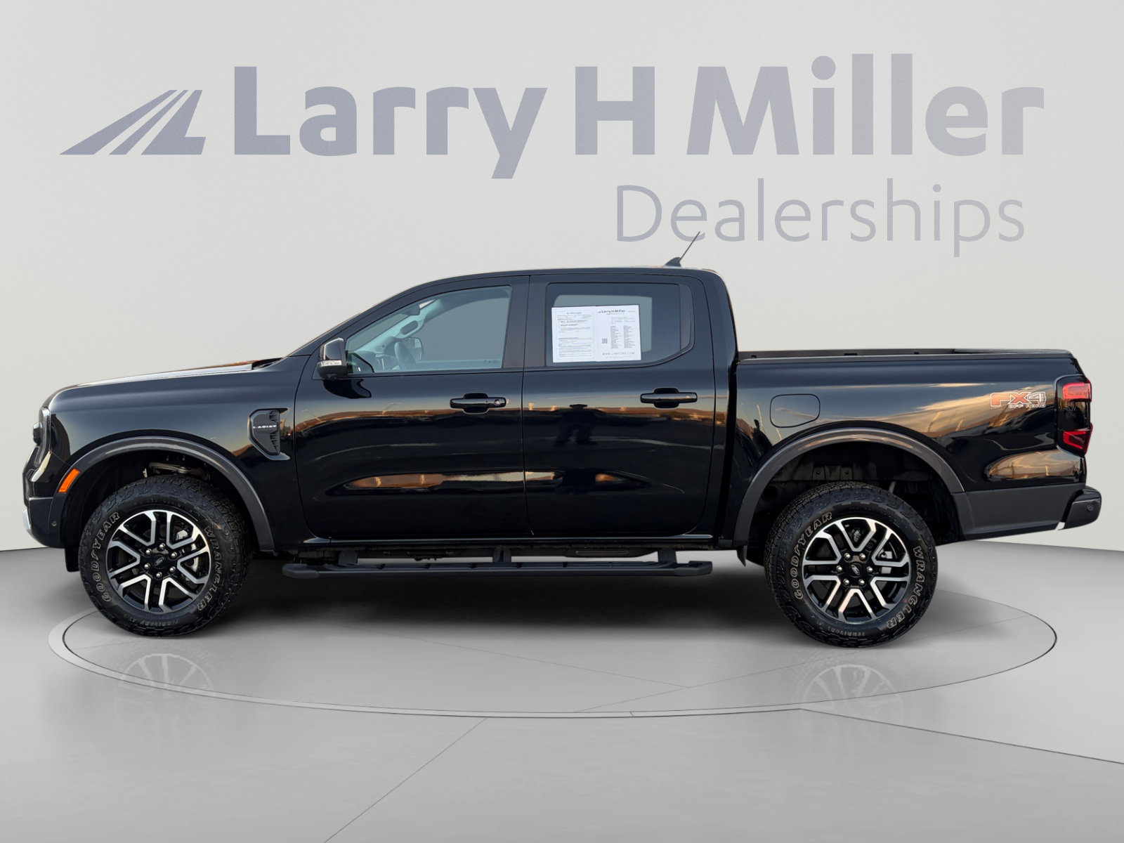 Used 2024 Ford Ranger Lariat w/ FX4 Off-Road Package AWD/4WD image 2