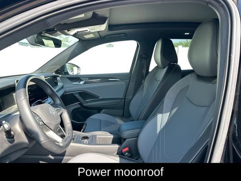 Used 2025 Volkswagen Tiguan SE R-Line FWD image 12