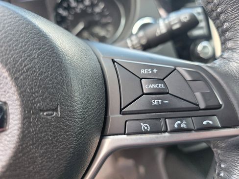 Used 2017 Nissan Rogue SL w/ SL Premium Package image 23