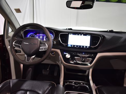 Used 2023 Chrysler Pacifica Limited w/ Trailer Tow Group image 31