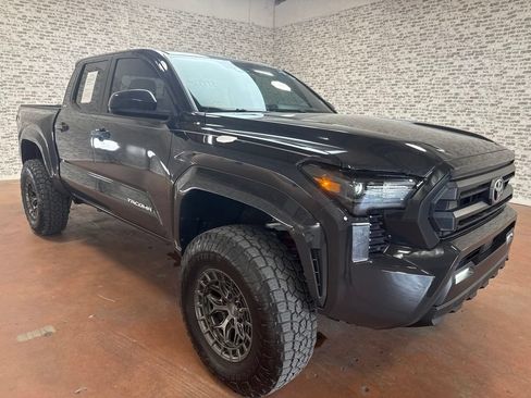 Used 2025 Toyota Tacoma SR5 AWD/4WD image 1