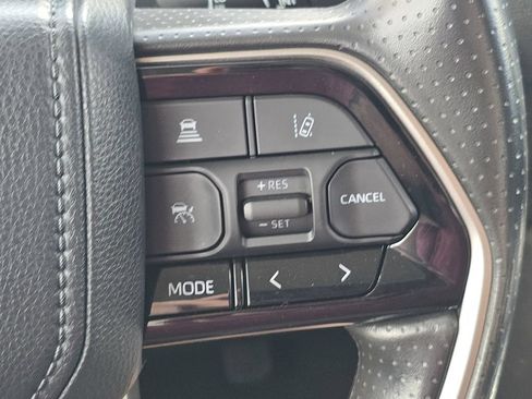 Used 2022 Toyota Tundra SR5 w/ SR5 Convenience Package AWD/4WD image 9