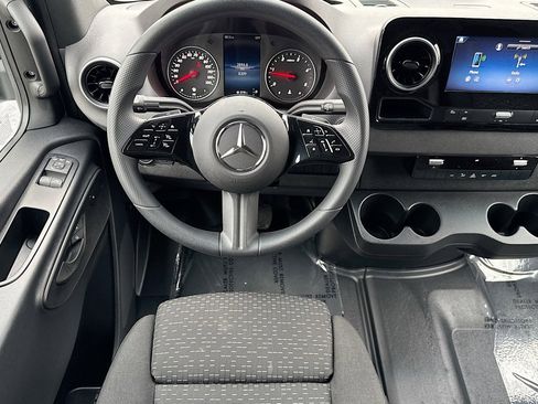 Used 2025 Mercedes-Benz Sprinter 2500 image 20