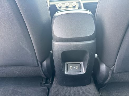 Used 2024 Hyundai Elantra SE FWD image 7