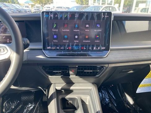 New 2025 Volkswagen Tiguan SE image 33