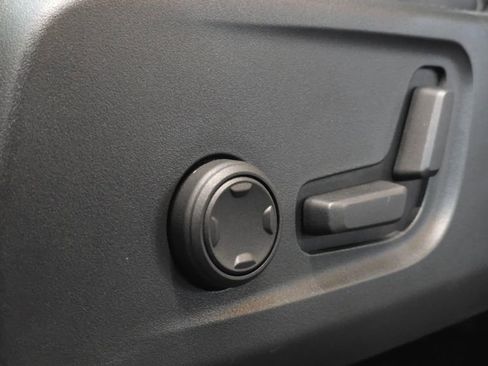 Certified 2023 Volvo XC40 Recharge Ultimate image 25