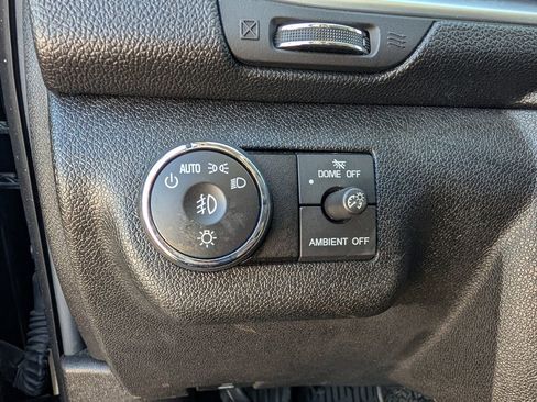 Used 2016 Chevrolet Traverse LT w/ Style and Technology Package image 26