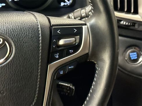 Used 2016 Toyota Land Cruiser image 27