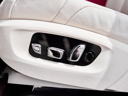 Used 2023 Rolls-Royce Phantom Sedan RWD image 50