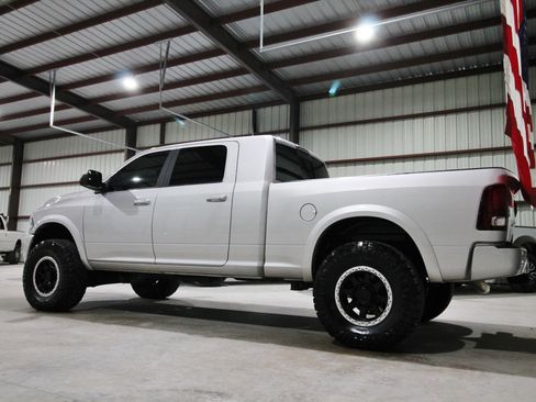 Used 2018 RAM 2500 Laramie w/ Sport Appearance Group AWD/4WD image 7