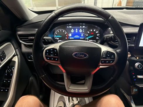 Used 2023 Ford Explorer Limited w/ Equipment Group 301A AWD/4WD image 13