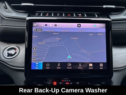 Used 2024 Jeep Grand Cherokee Limited w/ Luxury Tech Group II image 25