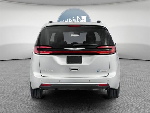 New 2023 Chrysler Pacifica Limited w/ Uconnect Theater Family Group image 9