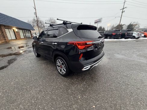 Used 2021 Kia Seltos SX w/ SX Sunroof Package image 18