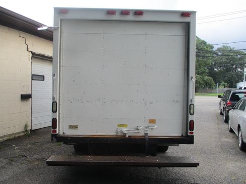 Used 2016 Ford E-350 and Econoline 350 Super Duty w/ Power Windows & Locks Group image 3