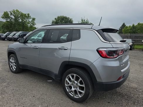 Used 2023 Jeep Compass Latitude AWD/4WD image 7