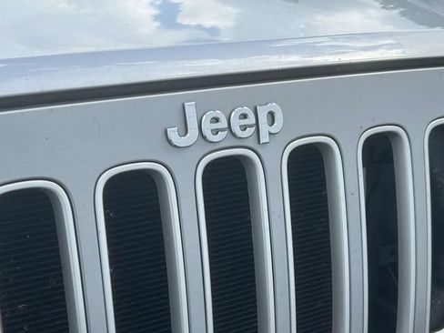 Used 2017 Jeep Wrangler Unlimited Sahara w/ Connectivity Group AWD/4WD image 2