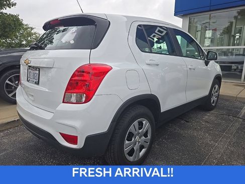 Used 2017 Chevrolet Trax LS FWD image 3