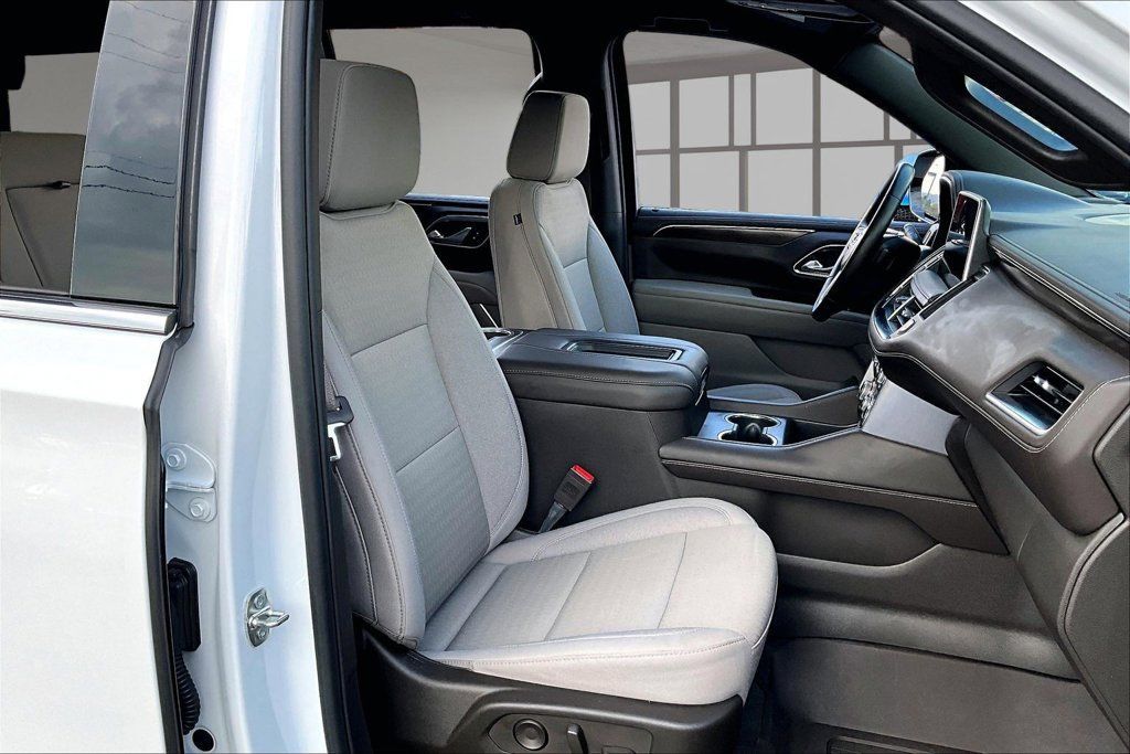 Used 2024 GMC Yukon SLE w/ Gmc Pro Safety Plus Package AWD/4WD image 7