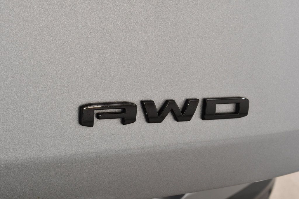 Used 2024 GMC Terrain SLT w/ Tech Package AWD/4WD image 22