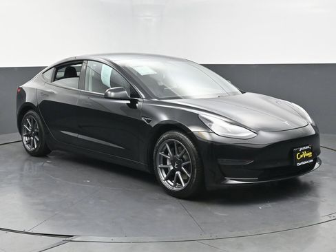 Used 2021 Tesla Model 3 Standard Range Plus image 2