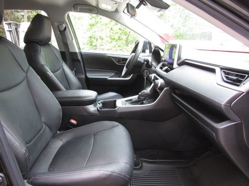 Used 2023 Toyota RAV4 LE AWD/4WD image 18