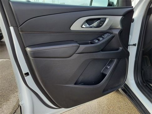Used 2020 Chevrolet Traverse LT image 19