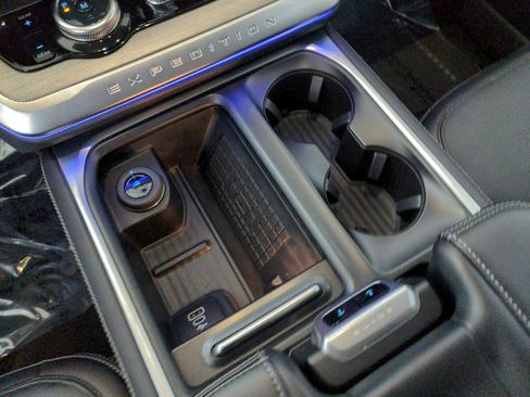 Used 2025 Ford Expedition Max Platinum AWD/4WD image 19