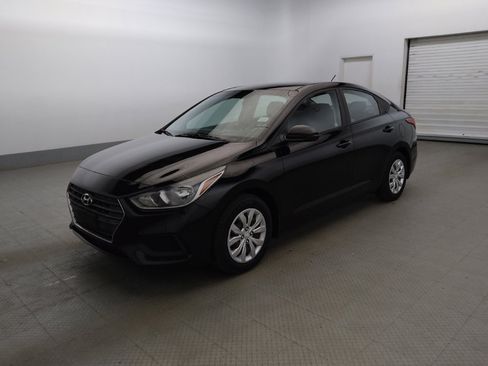 Used 2018 Hyundai Accent SE FWD image 2