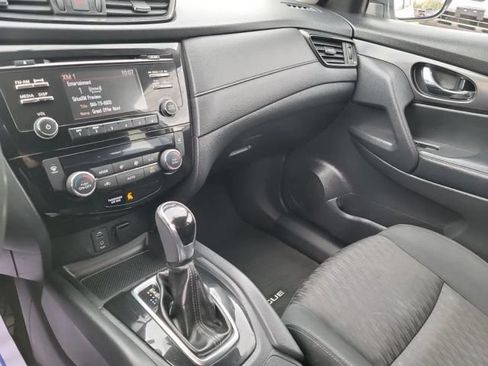 Used 2017 Nissan Rogue SV AWD/4WD image 18