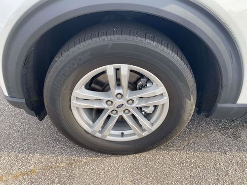Certified 2024 Ford Explorer XLT RWD image 4