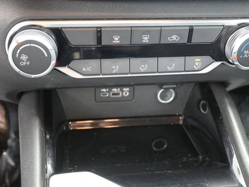 Used 2024 Nissan Altima 2.5 SV FWD image 30