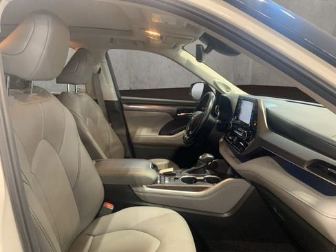 Used 2020 Toyota Highlander Limited image 22