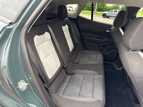 Used 2025 Chevrolet Trax LS w/ LS Convenience Package FWD image 30